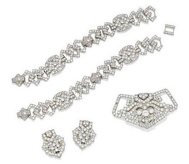 LOT 54 - VISCOUNTESS CHURCHILL TIARA CONVERTED TO A PAIR OF BRACELETS, A BROOCH AND A PAIR OF EARCLIPS
