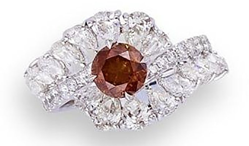 LOT 566 - A FANCY COLOURED DIAMOND AND DIAMOND RING