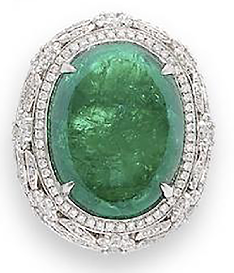 LOT 590 - AN EMERALD AND DIAMOND RING