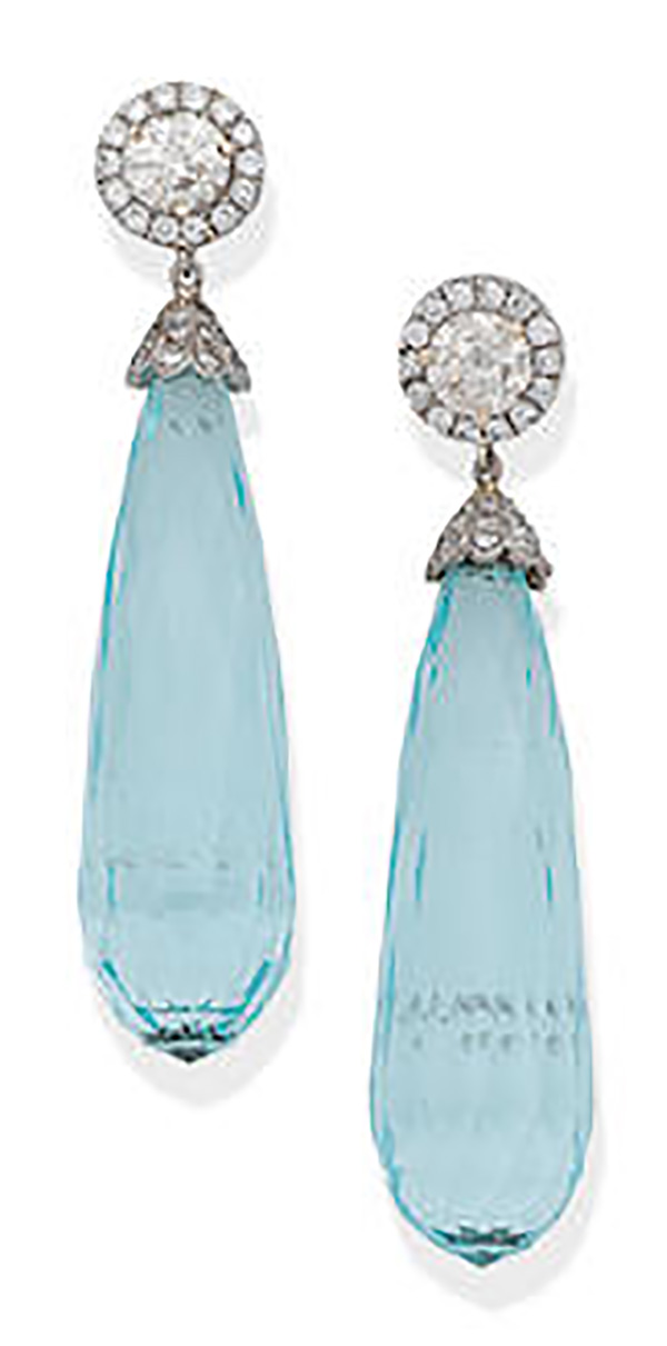 LOT 140Ω - A PAIR OF AQUAMARINE AND DIAMOND PENDENT EARRINGS