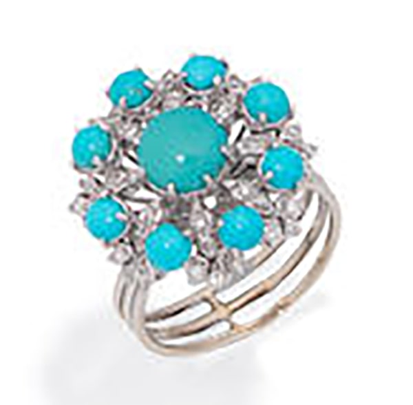 LOT 241 - THE TURQUOISE AND DIAMOND CLUSTER RING 