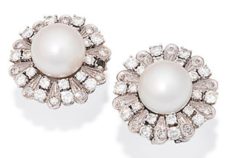  A PAIR OF CULTURED PEARL AND DIAMOND EARCLIPS