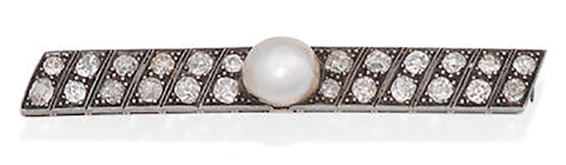LOT 265 - AN EARLY 20TH CENTURY NATURAL PEARL AND DIAMOND BROOCH