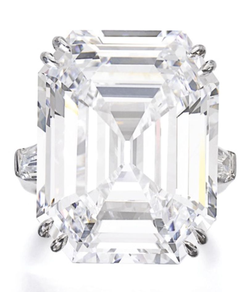 LOT 563 - VERY FINE DIAMOND RING, PEDERZANI