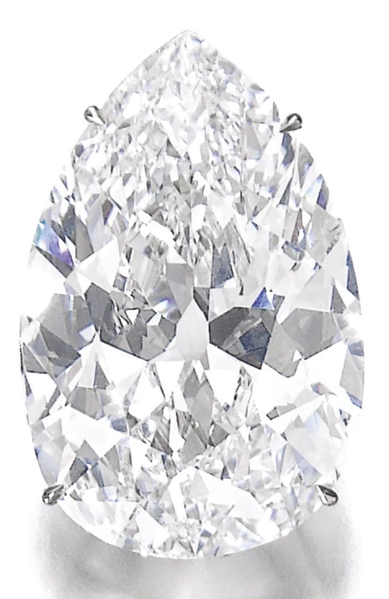 LOT 565 - IMPORTANT DIAMOND PENDANT