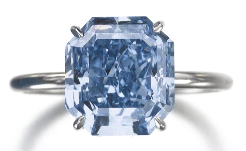 LOT 566 - RARE FANCY VIVID BLUE DIAMOND RING