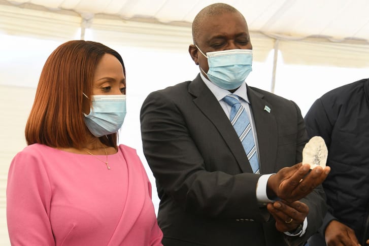 President Masisi holding the enormous diamond as first lady Jane Masisi looks on