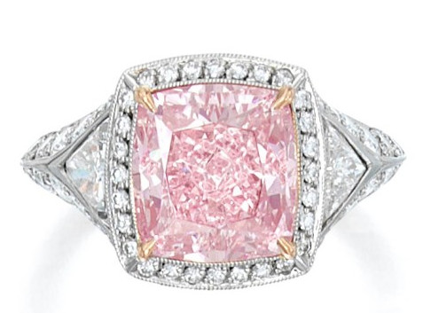 LOT 43 – AN IMPORTANT FANCY INTENSE PINK DIAMOND AND DIAMOND RING 