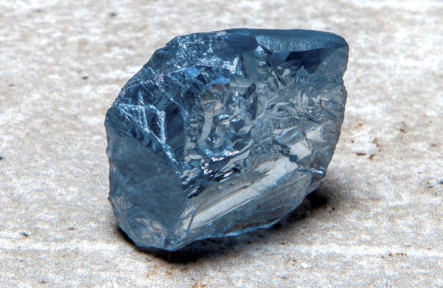 Another view of the 39.34 carat type IIb blue rough diamond