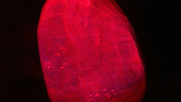 Curved growth striations were observed in the stone using the DiamondView, conclusively proving the synthetic origin of the ruby – Image by Forozan Zandi
