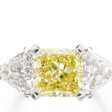 Lot 404 – Fancy Vivid Yellow Diamond Ring